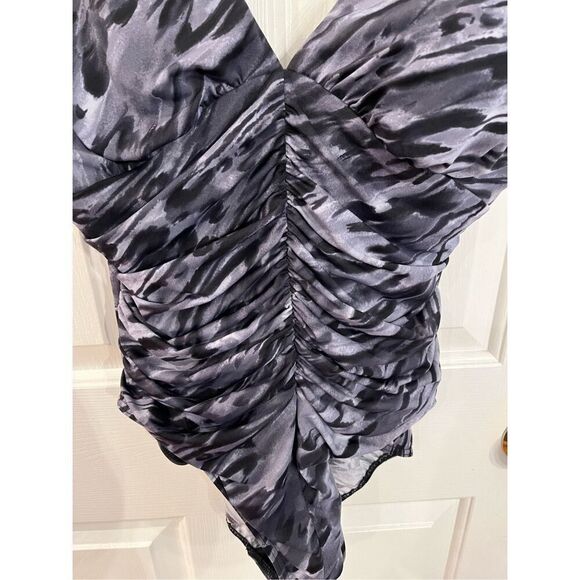 Miraclesuit Gray & Black Watercolor Front Ruched Swimsuit sz 16 EUC - Picture 2 of 8